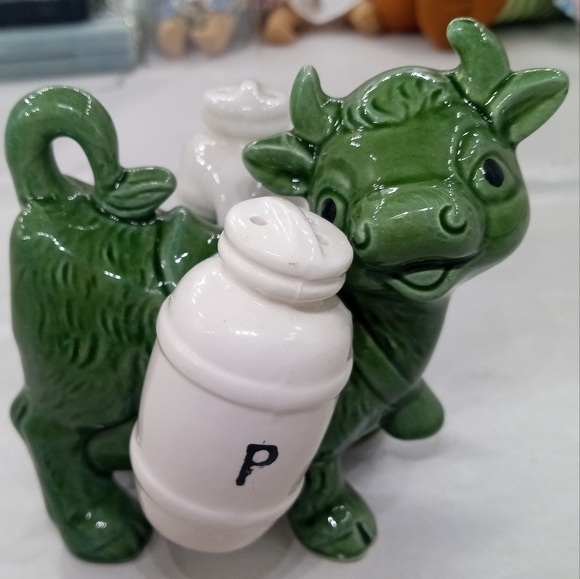Other - Vintage Green Cow with Salt and Pepper Shakers